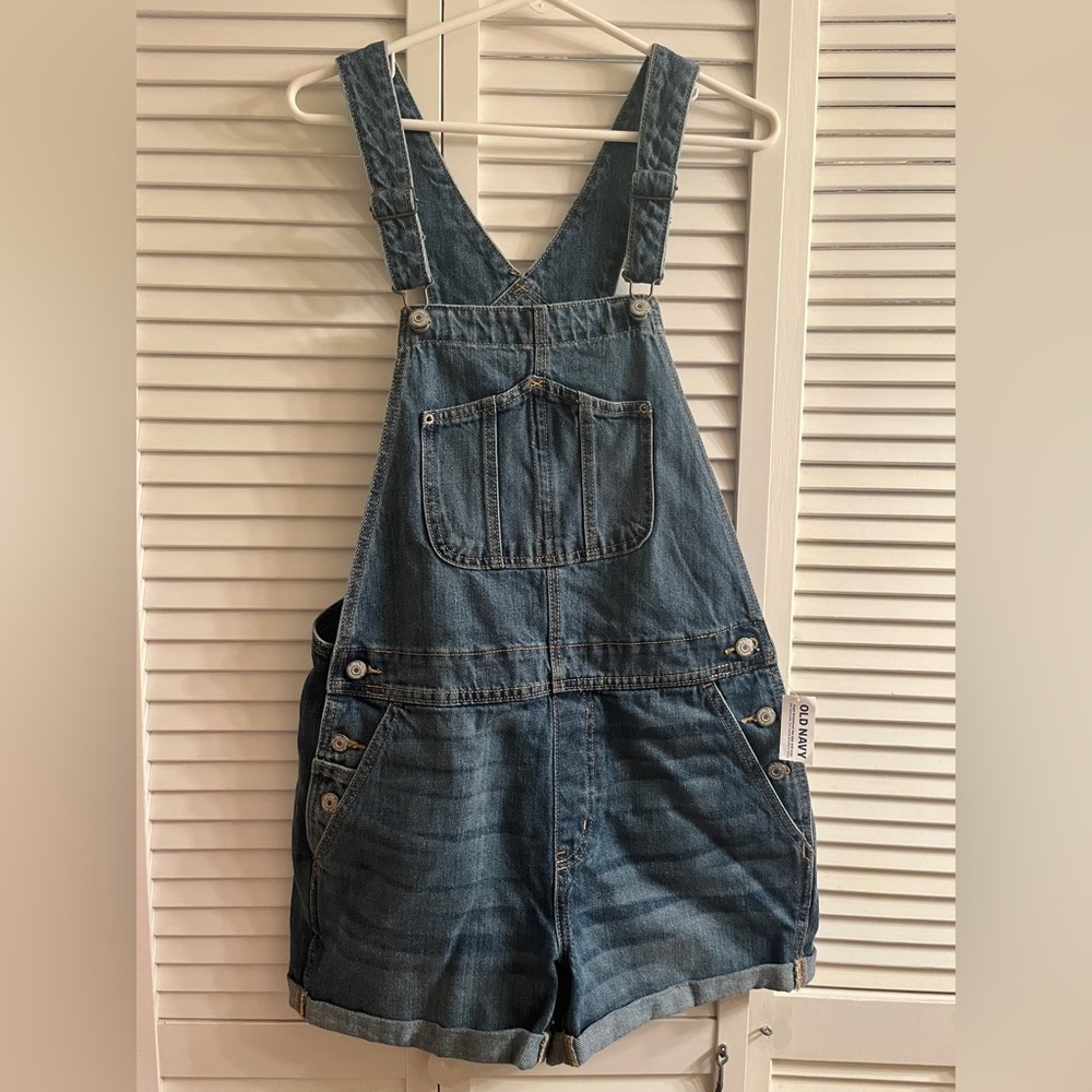 Women’s Old Navy size medium shorts overalls